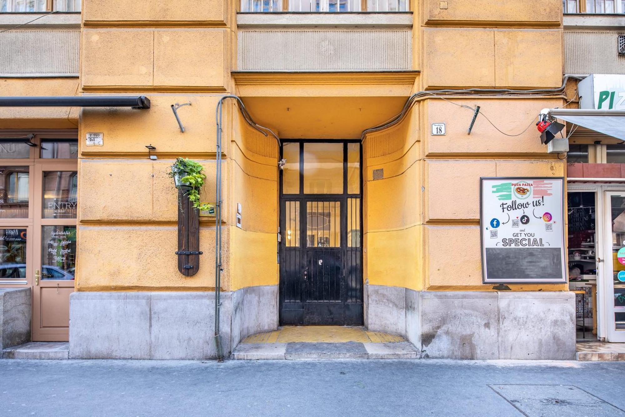 Very Central - Small Studio For Solo Traveller Budapest Exterior photo